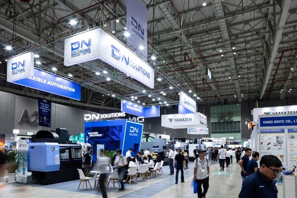 DN솔루션즈가 호치민시에서 열린 제조기술 전문전시회 ‘MTA 베트남 2025’에 참가해 첨단제품과 기술력을 소개, 큰 관심을 끌었다. 나흘간 DN솔루션즈 부스에 1000명의 현지 고객과 바이어가 방문했다. (사진=DN솔루션즈)