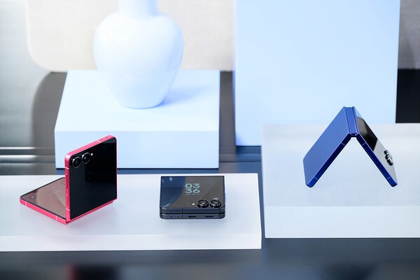 갤럭시Z 플립7은 전면 가득한 플렉스윈도우와 더욱 슬림해진 디자인으로 제작됐다.  (사진=삼성전자)