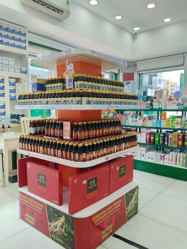 중선파마 약국 내 별도로 마련된 Ginseng 매대 코너.