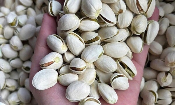 호치민시 한 상점에서 판매 중인 수입산 피스타치오. (사진=VnExpress/Thanh Hong)