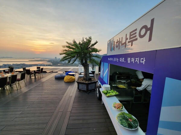 하나투어가 베트남 현지에서 운영 중인 푸드트럭.