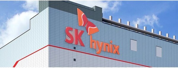 SK하이닉스가 2분기 매출과 영업이익 모두 사상최고치를 기록했다. 매출은 22조2320억원으로 전년동기대비 35.4%, 영업이익은 9조2129억원으로 68.5% 급증했으며, 영업이익은 삼성전자의 2배에 달했다. (사진=SK하이닉스)