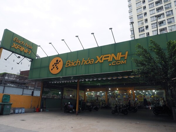 호치민시에 위치한 모바일월드의 잡화체인 박화산의 한 지점. (사진=인사이드비나/이승윤)