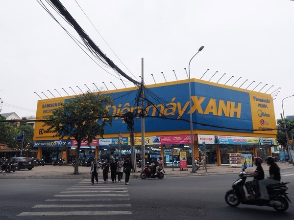 호치민시에 위치한 모바일월드의 전자제품 판매체인 디엔마이산의 한 지점. (사진=인사이드비나/이승윤)