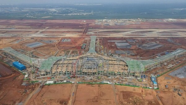 올해초 롱탄국제공항 공사현장 모습. 베트남 남부 동나이성에서 건설 중인 롱탄국제공항이 향후 10년 내 여객 1억명 공항 클럽에 가입할 가능성이 높다는 전망이 나와 관심이 쏠리고 있다. (사진=VnExpress/Phuoc Tuan)