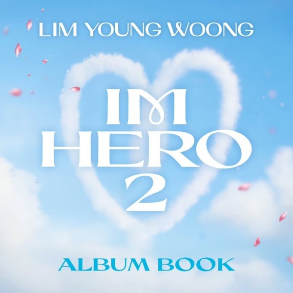 임영웅 정규 2집 앨범북. 팬클럽 영웅시대 '우주여행방'이 데뷔 9주년과 2집 앨범 음원발매를 기념해 한국소아암재단에 1176만여원을 기부했다. (사진=임영웅 팬클럽 영웅시대 우주여행방)