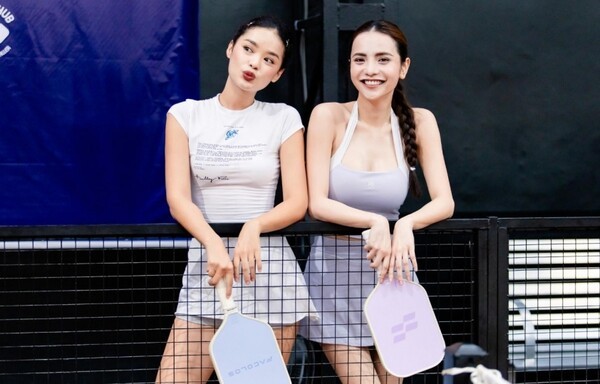 피클볼을 즐기는 베트남 여성들의 모습. 베트남인 사이 피클볼 열풍이 불면서 패들과 피클볼화 등 관련 장비 시장이 폭발적인 성장세를 보이고 있다. (사진=thethao247)