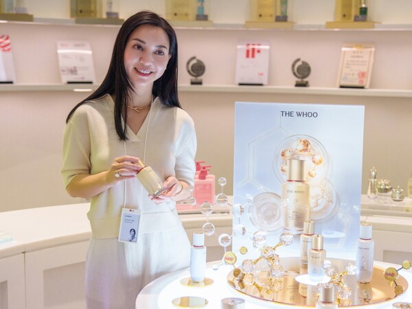 270만명이 넘는 SNS팔로워를 보유한 베트남의 대표적 뷰티 인플루언서 '한나 올라라'가 LG생활건강 초청으로 국내 사업장을 방문해 '더후 브랜드 투어'를 진행하고 있다. LG생활건강 더후는 이같은 적극적인 마케팅으로 상반기 베트남시장 매출이 전년동기대비 57% 늘어나는 등 인기가 높아지고 있다. (사진=LG생활건강) 