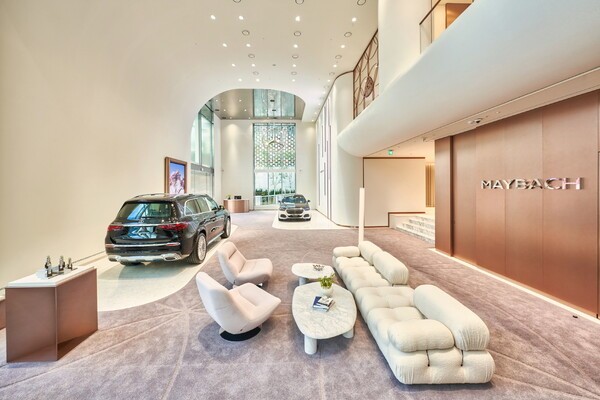 메르세데스-벤츠 공식딜러 HS효성더클래스의 ‘마이바흐 브랜드센터 서울’은 프리미엄 커피브랜드 리사르커피와 협업한 메뉴와 전용향기를 개발, 럭셔리한 체험을 제공한다. (사진=HS효성더클래스)