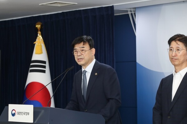 이상경 국토교통부 1차관이 서울시 전역, 인천 7개구, 경기도 23개 시•군에 대한 외국인 토지거래구역 지정 브리핑을 하고 있다. (자료/사진=국토교통부)