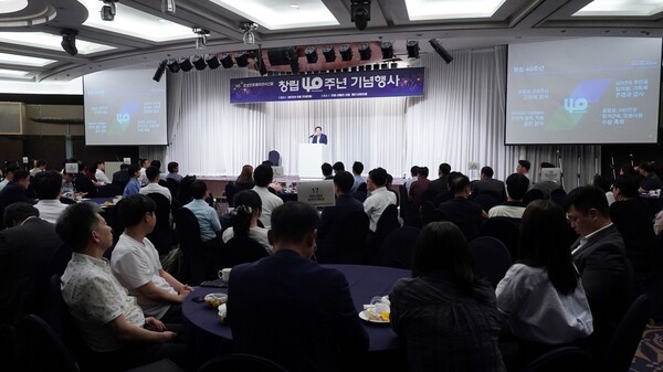 효성인포메이션시스템 임직원들이 창립 40주년 기념식에서 양정규 대표의 기념사를 듣고 있다. 효성인포메이션시스템은 이날 AX(AI Transformation) 선도기업 비전을 선포했다. (사진=효성인포메이션시스템)