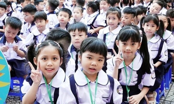 호치민시 한 초등학교의 1학년 학생들. 베트남이 의무 영어 교육 시작 최소 연령을 현행 3학년에서 1학년으로 하향하는 방안을 추진하고 있다. (사진=VnExpress/Thuy Ha)