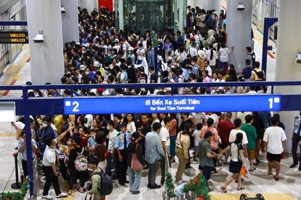 호치민시 1호선 기점 벤탄역내 모습. 호치민시 지하철 1호선이 내달 2일 독립기념일을 맞아 무료로 운행된다. (사진=VnExpress/Quynh Tran)