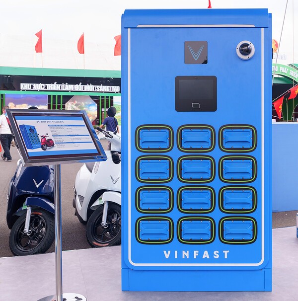 V그린의 전기이륜차 배터리 충전 캐비닛. 베트남의 전기차충전소 브랜드인 V그린이 배터리 교환형 충전소(BSS)로 프랜차이즈 사업을 확대한다. (사진=빈패스트)