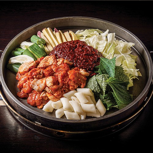 베트남 현지에서 강원도는 한류 드라마의 영향으로 남이섬, 설악산, 동해 바다 같은 관광지, 그리고 춘천 닭갈비로 잘 알려져 있다. (사진=통나무집닭갈비)