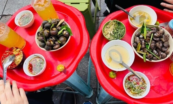 하노이 길거리에서 즐길 수 있는 달팽이 요리. 베트남 수도 하노이가 싱가포르와 방콕, 프놈펜 등 동남아 수도들을 제치고 아시아 9대 길거리음식 여행지 중 2위에 이름을 올렸다. (사진=VnExpress/Tien HN)