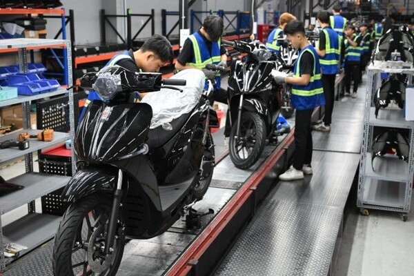 베트남 전기이륜차 스타트업 닷바이크의 이륜차 생산라인. 베트남 전기이륜차 스타트업 닷바이크가 정부발 전기이륜차 전환 정책 기대감에 힘입어 시리즈B 투자 라운드에서 2200만달러 규모의 투자 유치에 성공했다.(사진=닷바이크)