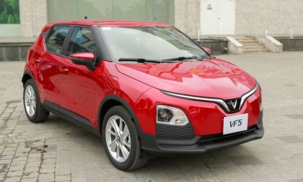 베트남 전기차 제조업체 빈패스트의 CUV(크로스오버유틸리티차량)인 VF5의 판매량이 경쟁사들의 주력 모델을 큰 차이로 따돌리며 시장을 장악 중인 모습이 나타났다. (사진=빈패스트)