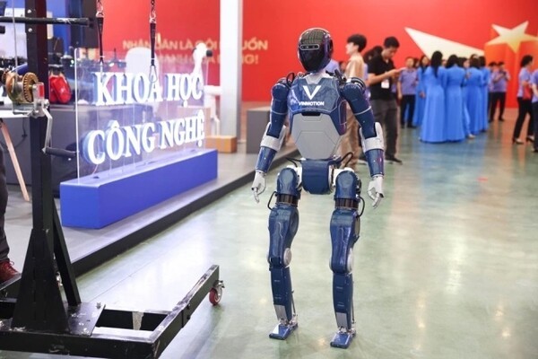 빈그룹 로봇 자회사 빈모션이 개발한 휴머노이드 로봇. 베트남 최대 민간기업인 빈그룹이 세 번째 로봇 자회사인 빈다이내믹스를 설립한다. (사진=VnExpress/Quynh Tran)