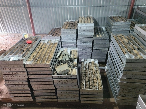 베트남 내 한 광산에서 채굴된 희토류 샘플. 베트남이 전기차와 재생에너지, 방위 기술 등에 필수 자원인 희토류에 대한 국가 통제를 강화하는 방안을 추진하고 있다. (사진=VnExpress/Gia Chinh)