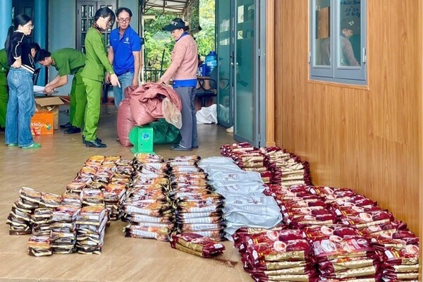 현지 경찰당국의 압수수색을 통해 T 씨의 거주지와 사업장, 창고 등에서 적발된 커피 완제품들의 모습. 세계 최대 로부스타 생산국인 베트남에서 설탕으로 만든 가짜 커피를 판매해 온 업자가 현지 경찰당국에 붙잡혔다. (사진=지아라이성 공안)