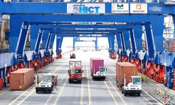 베트남 북부 하이퐁시 락후옌항 터미널. 영국계 다국적 은행 스탠다드차타드가 올해 베트남의 경제성장률 전망치를 기존 6.1%에서 7.5%로 상향 조정했다. (사진=VnExpress/Le Tan)