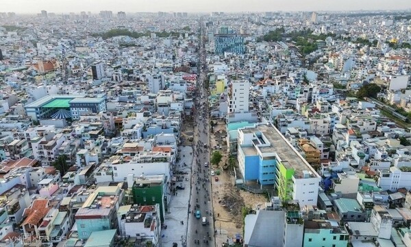 호치민시 도시철도 2호선 경로에 위치한 8월혁명길 일대 모습.  (사진=VnExpress/Quynh Tran)