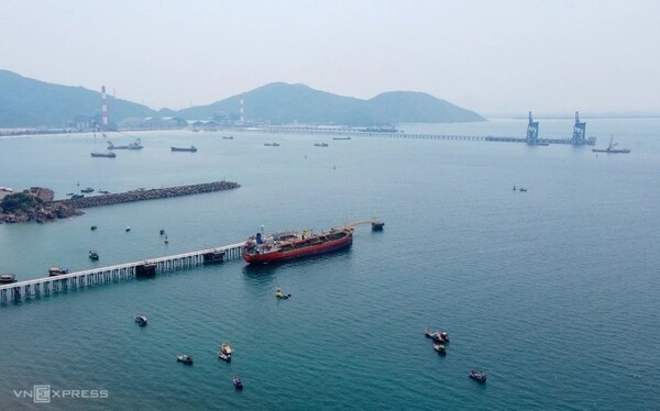 빈그룹이 대규모 국제항을 건설할 붕앙경제특구 일대 해역. 베트남 최대 민간기업 빈그룹이 중부 하띤성(Ha Tinh)에 대규모 국제 항만 건설에 나선다. (사진=VnExpress/Duc Hung)