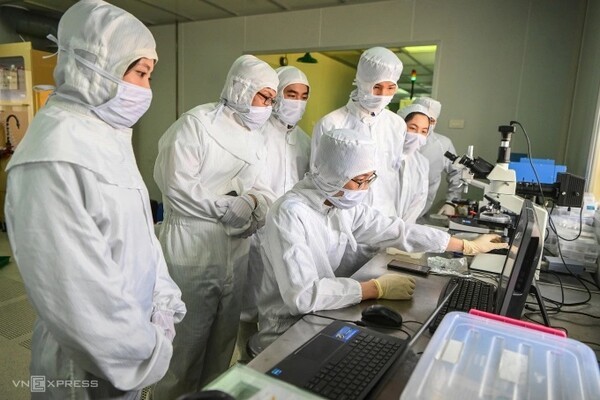 베트남국립대 하노이캠퍼스 반도체연구소 내 모습.  (사진=VnExpress/Giang Huy)