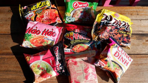 한국인보다 라면 많이 먹는 '이곳'...작년 1인당 81개 '세계 1위' - 뉴스 썸네일 이미지