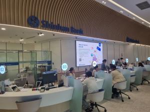 [인터뷰] 허정철 베트남 신한은행 부법인장 “54개 지점, 대출 60% 리테일…신한식 현지화”